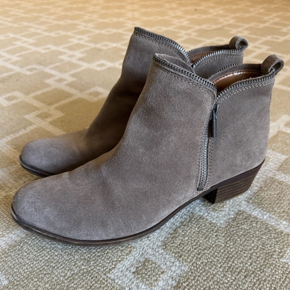 Lucky Brand Taupe Suede Ankle Booties Side Zip Low Heel Western Rustic 10.5 - Picture 4 of 14
